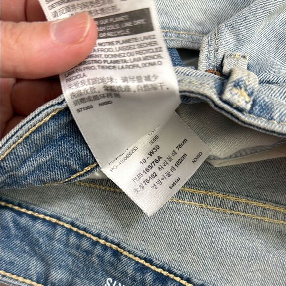Denizen from Levi's Women's High Rise Distressed Denim Shorts Blue Rips Size 10 - Picture 4 of 4